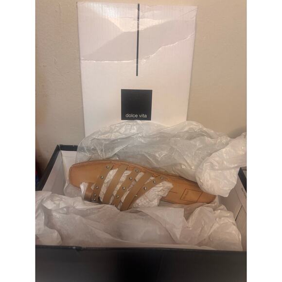 Dolce Vita “Stella” Sandals — Tan w/ Silver Studs, Size 7.5, NIB - Picture 7 of 7